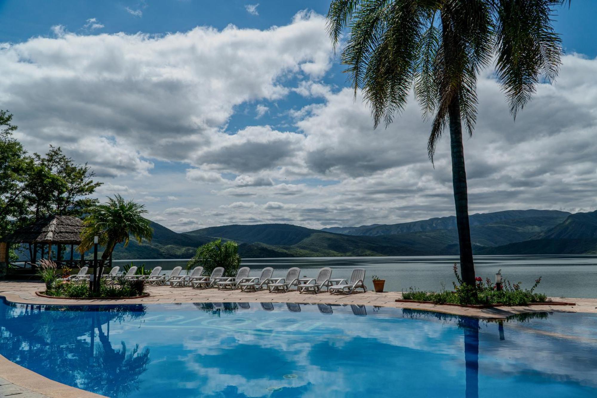 Hotel Del Dique 카브라 코랄 외부 사진