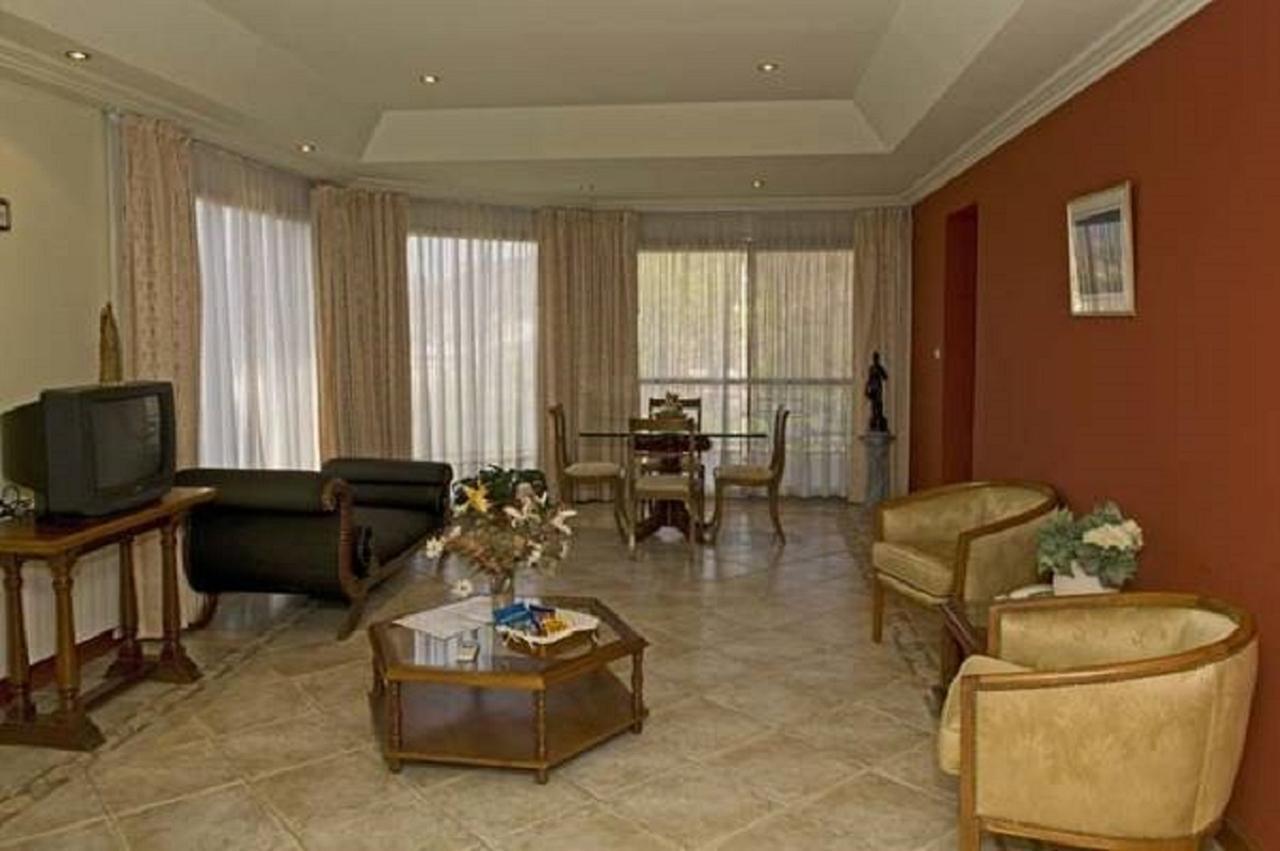 Hotel Del Dique 카브라 코랄 외부 사진